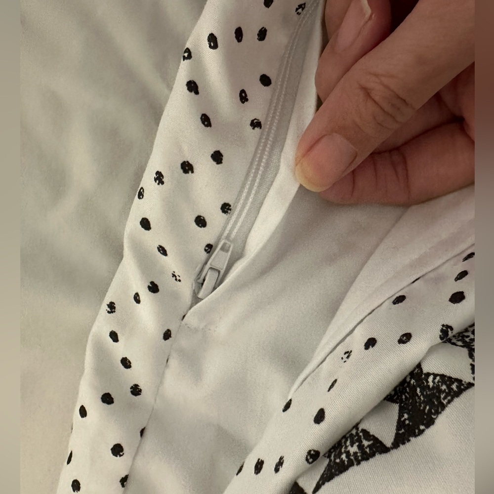 Black + white boho design duvet cover set king sized (3pcs). - Picture 6 of 7